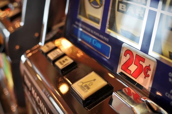 colok live-dealer roulette table alongside basketball match interface